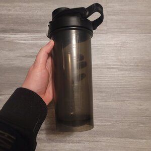 Unbranded black shaker style bottle - 27oz